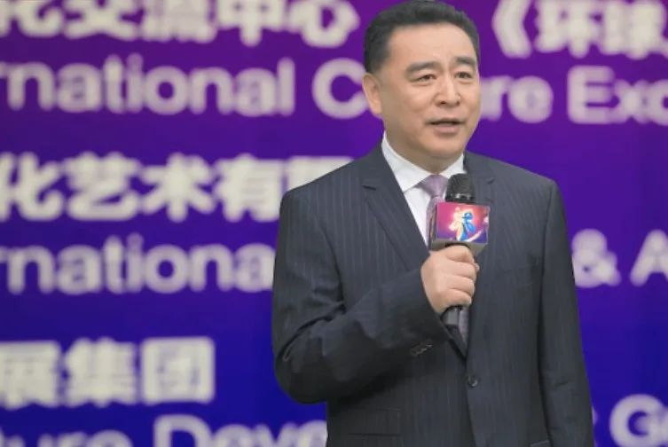 8位红极一时的央视主持人现状，61岁未婚，直播带货，身家过亿