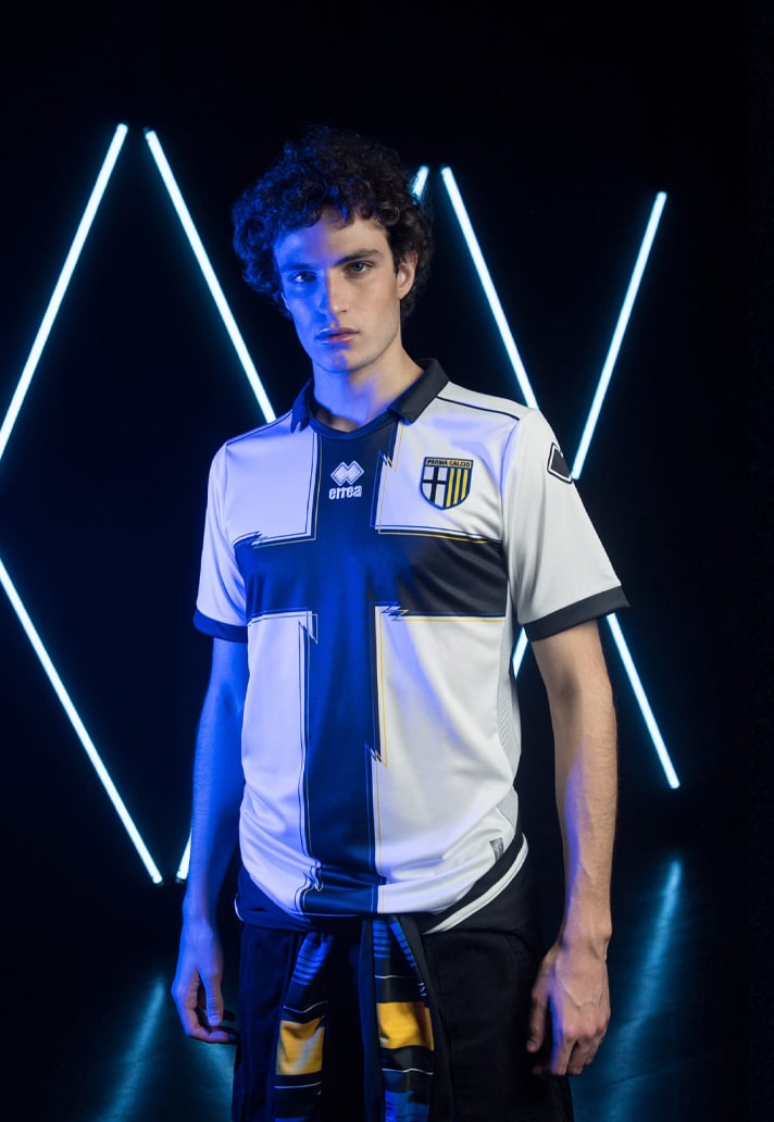 世界上最好的足球队服（本赛季哪支球队的三套球衣设计水平最高？这十大球队走在时尚前沿）