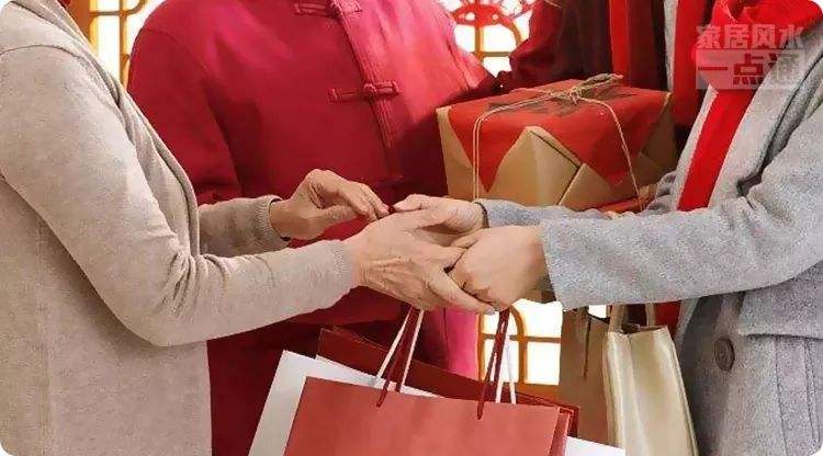 春节送礼，这5个“忌讳”要牢记，老一辈传统不能忘，免得办错事