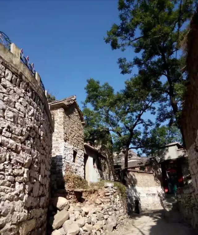 更乐镇探访南漫驼村！每次新发现！有一个叫南漫驼的古老小山村