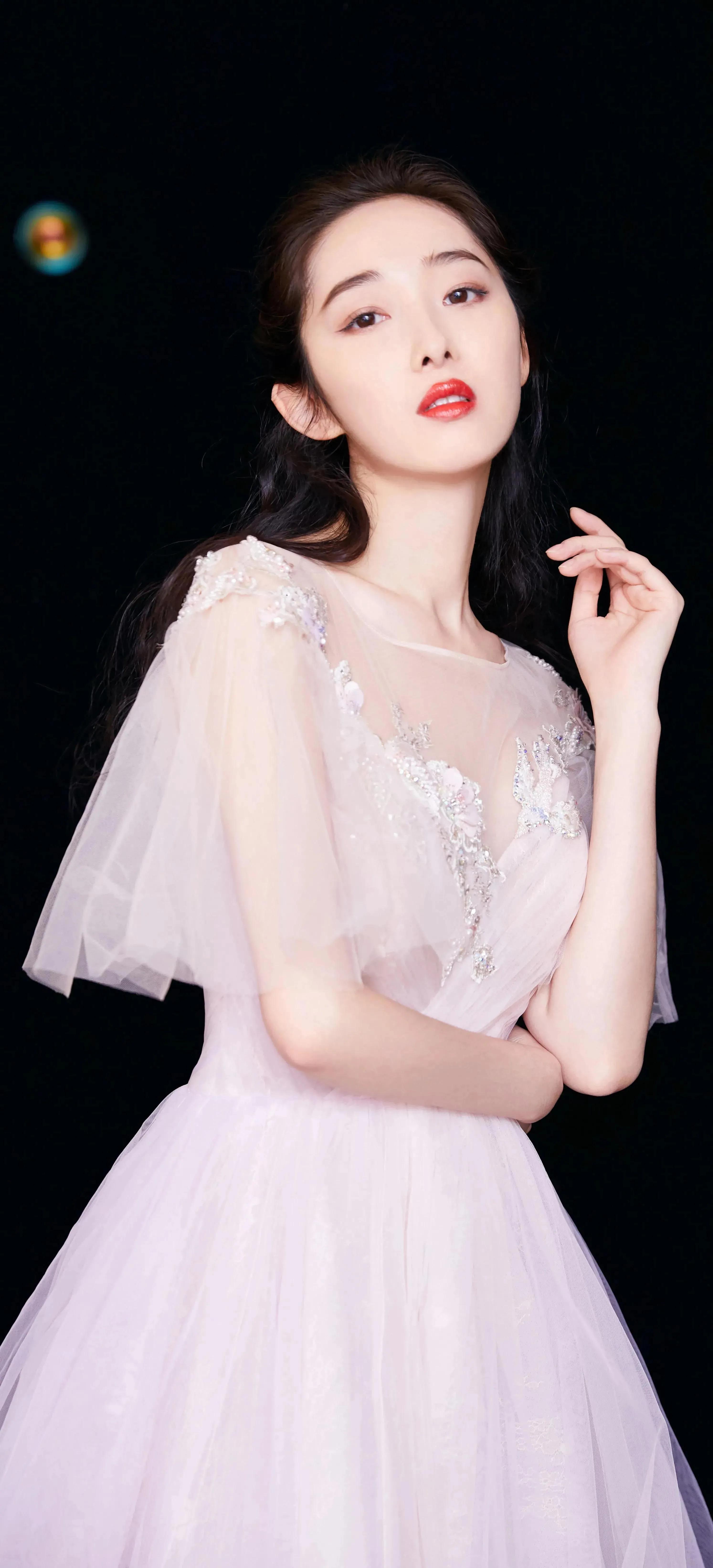 蒋梦婕：气质独特，温婉大方，甜美可人