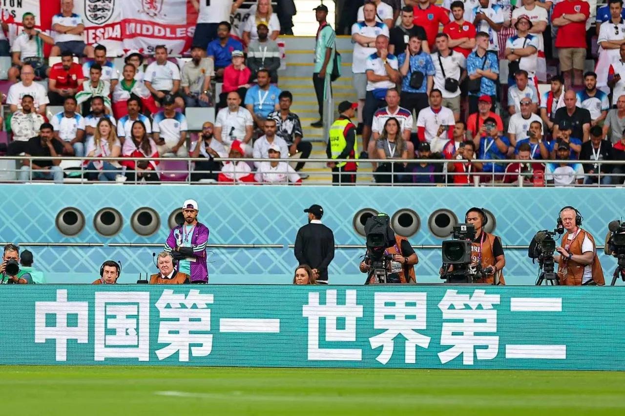 世界杯为什么全是中国广告（世界杯上铺天盖地的中国广告，到底要花多少钱？）
