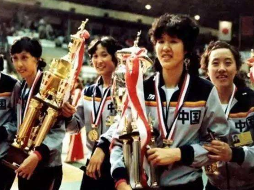 1981年排球世界杯日本队员(女排天才王怡：毁约赴美深造，郎平哽咽声明她被永久除名)