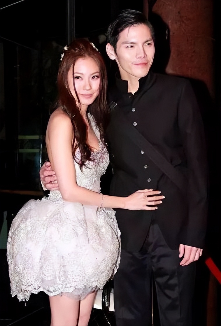 这让向太十分反感,调查过王秋紫的情况之后怒不可遏,向佐这么好的条件