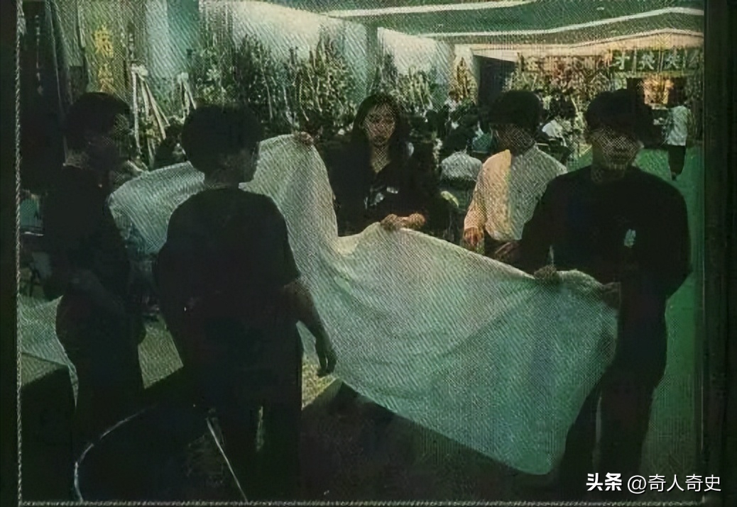 黄家驹怎么死的（1993年他和黄家驹一起从舞台坠落，为何黄家驹身亡，他只受轻伤？）