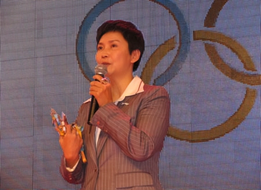 中国首位体育女主播宁辛:与丈夫分居21年,60岁无儿无女,她幸福吗