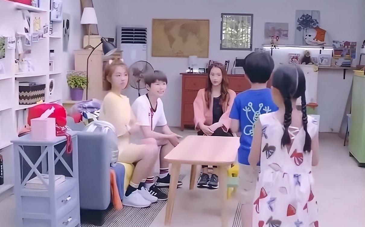 赵丽颖的细纹，老太太发黄的背心，扑面而来的寒酸才是真正的穷人