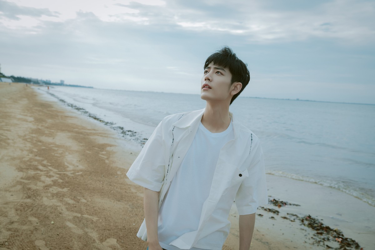 穿“白衬衫”的10位男星，个个“白衣胜雪”，气质干净