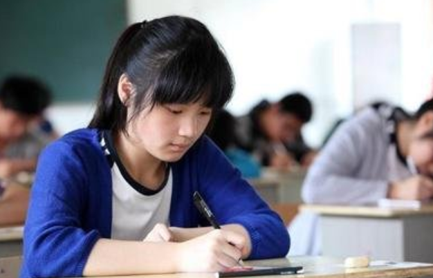 高中生370分,该参加高考还是走单招?过来人分析利弊幸亏选对了