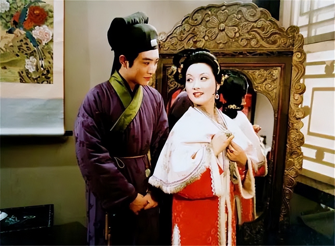 未及宝玉彻底缓过神来,只听平儿说又道:"二爷,我要去了,来世今生恐再