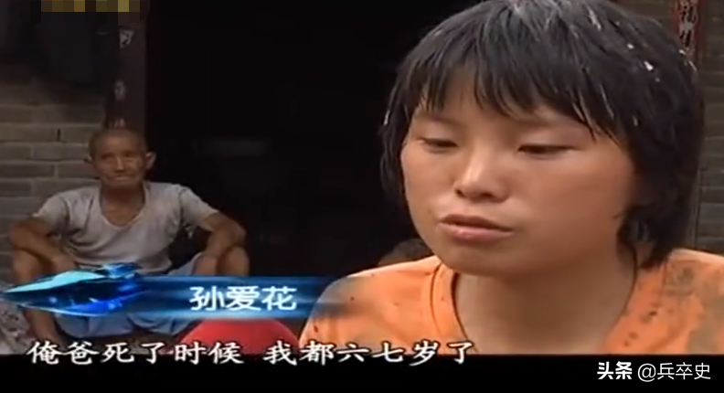 2010年，河南18岁少女“工地”搬水泥赚学费，家里穷的盐都买不起