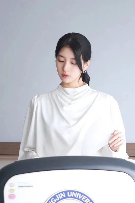 婚礼行头就花了上百万，韩剧《安娜》里裴秀智都怎么穿？