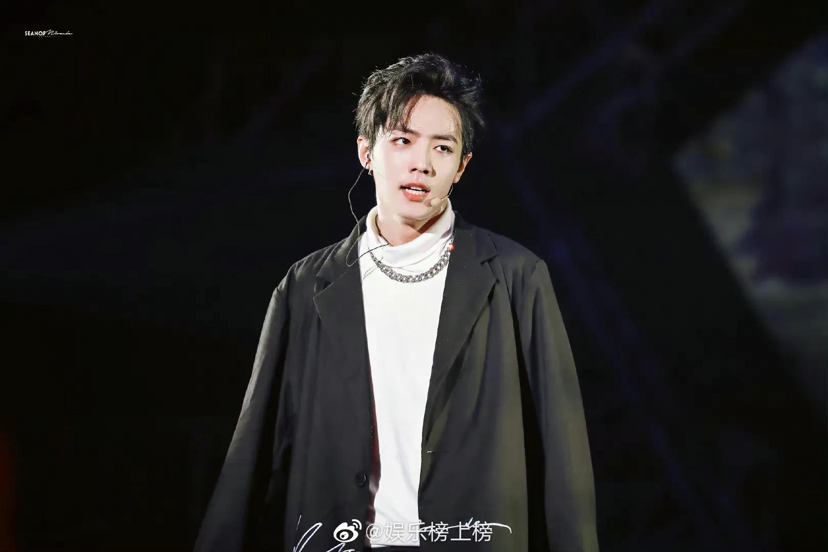 肖战舞台造型你更喜欢哪一个