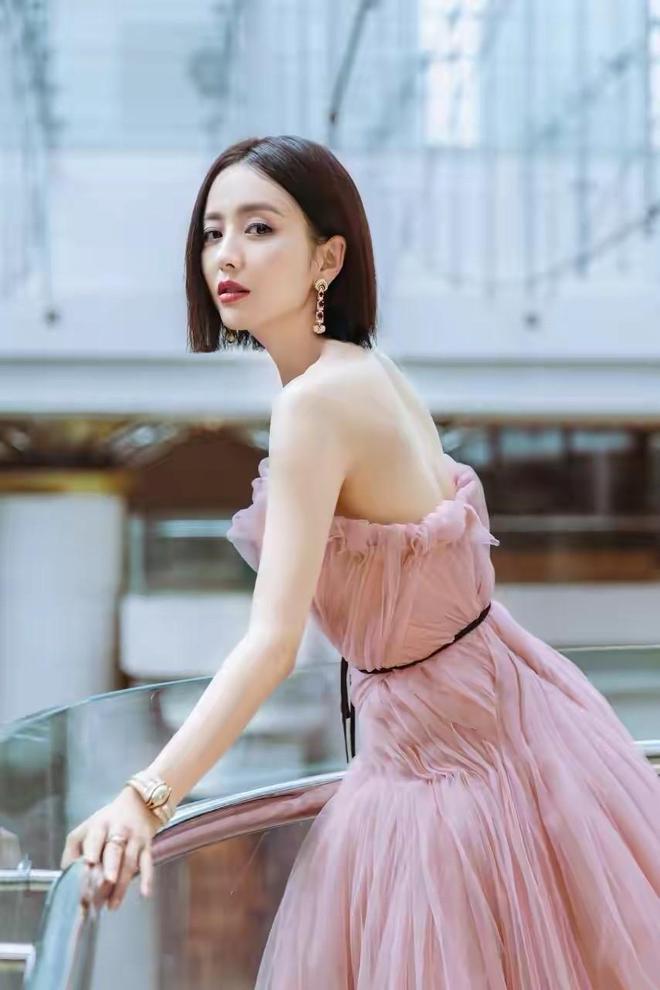 陈思诚为前妻庆生!晒佟丽娅性感美照,网友:不怕小女友吃醋?