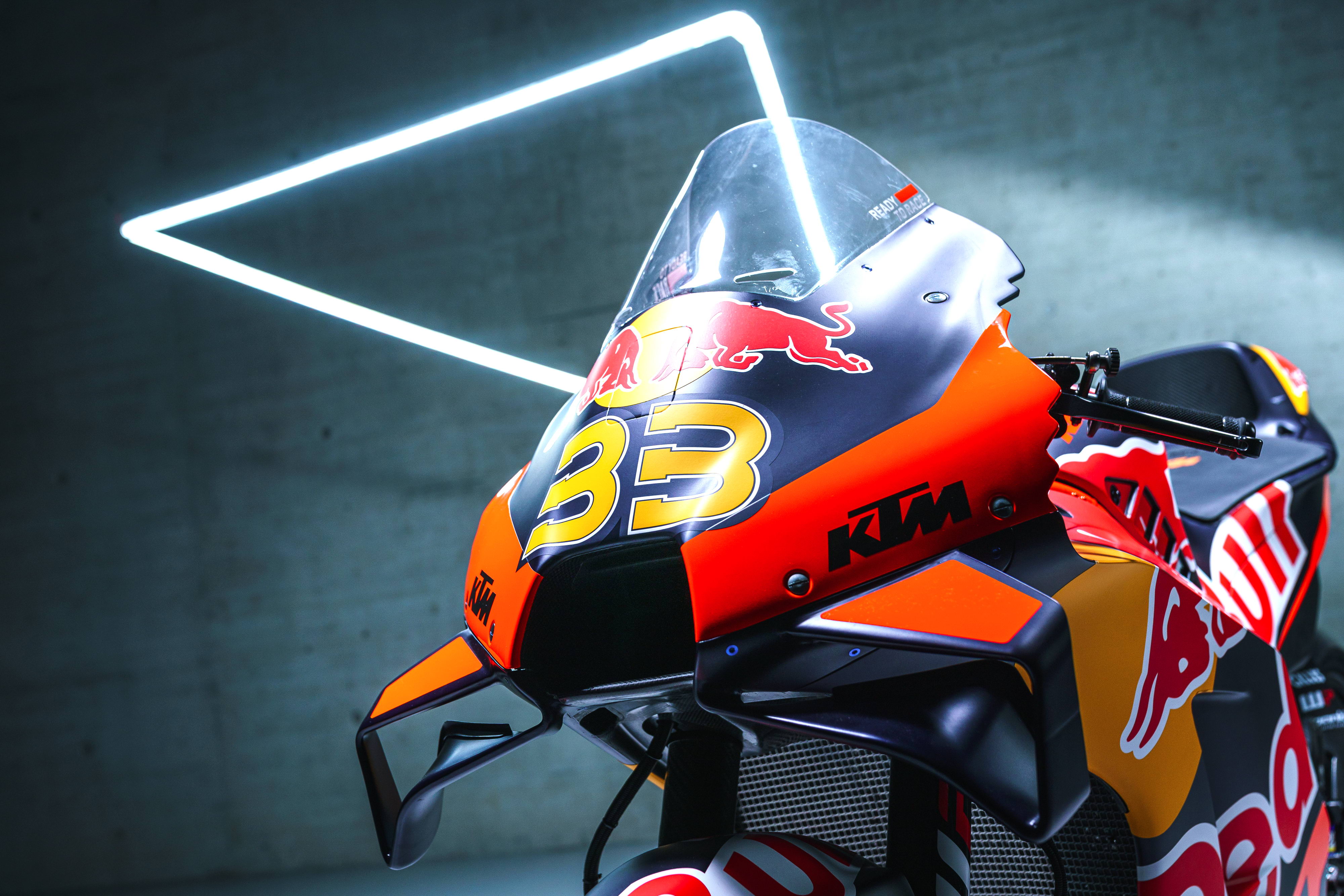 赛车rc比赛(MotoGP 2022：KTM MotoGP 红牛车队的 RC16 赛车)