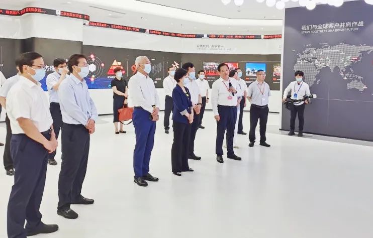 新闻丨工信部副部长徐晓兰一行实地调研橙色云平台成果