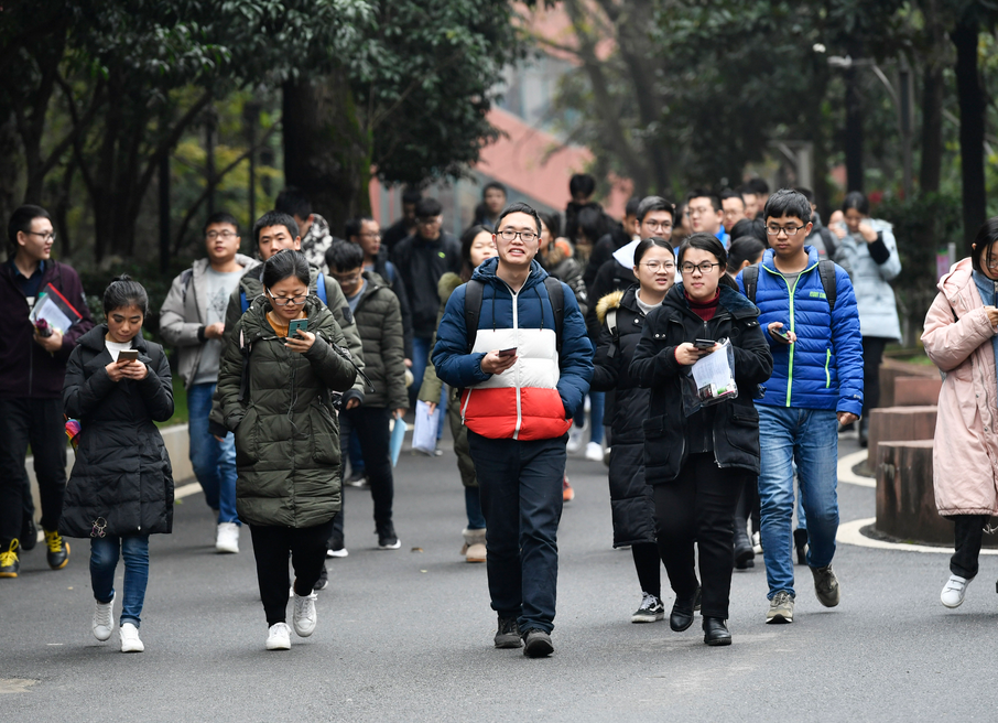 2022年全国各高校“考研”报名人数排行，郑大一骑绝尘，雄踞第一