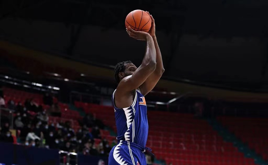 cba冯莱在nba哪个队（25岁正值壮年，却被篮网淘汰！经过CBA的洗礼，他又打回NBA了）-趣拿体育