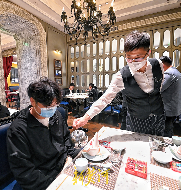 直击济南恢复堂食“第一餐”：测温扫码一个不少，火锅店招牌菜凌晨就卖光