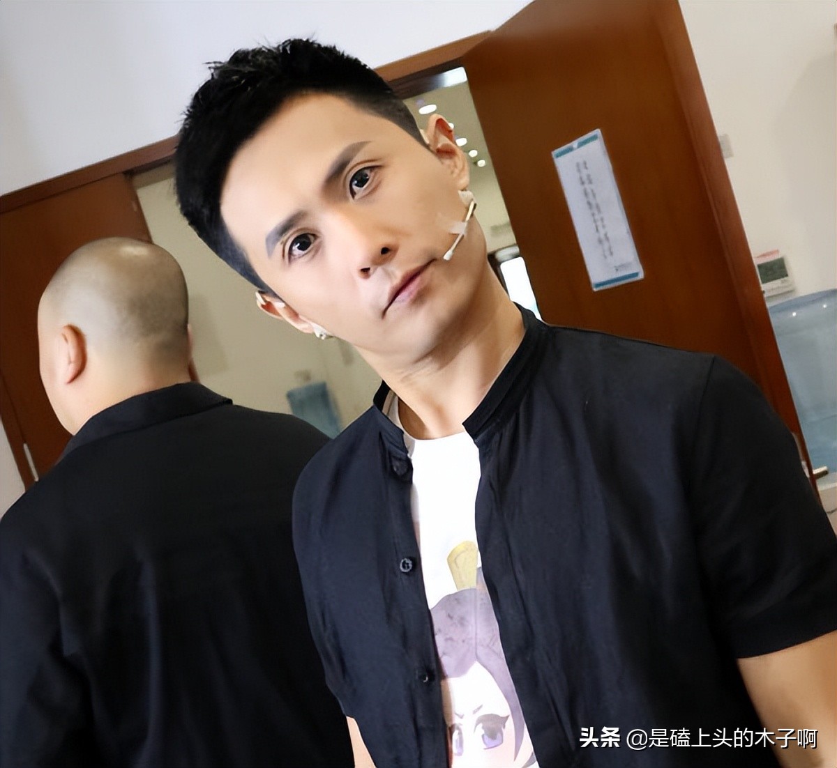 他是黄渤的同班同学，被称为“最酥男主角”，铁打的男主流水的他