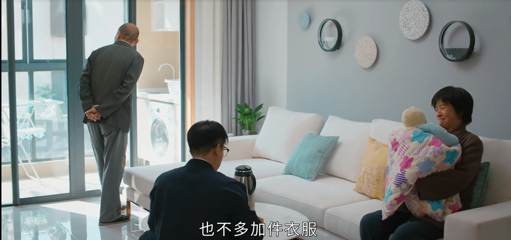 幸福到万家：全家凑35万给弟弟买房，哥嫂住400元小屋，心疼幸福