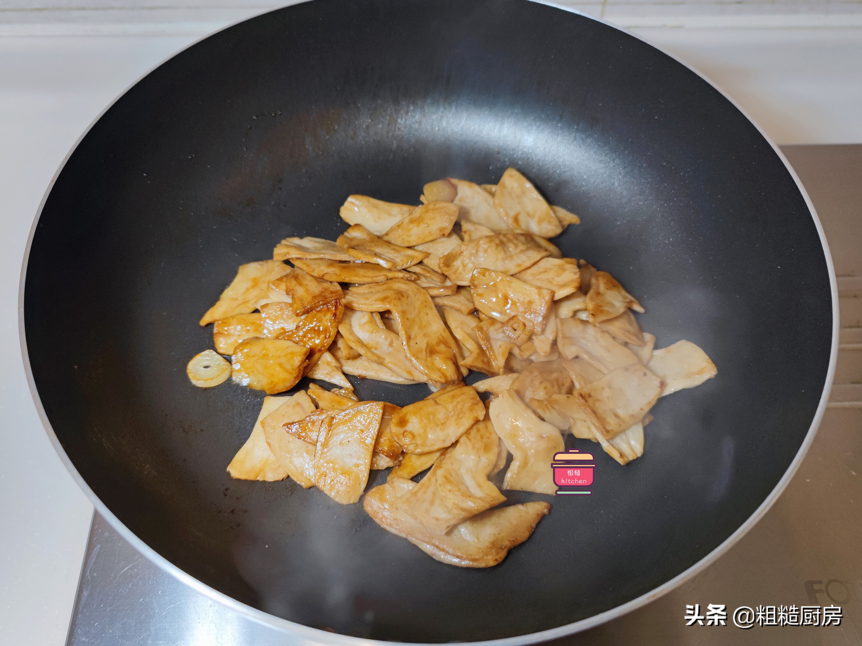 小白菜这样做给肉都不换，2种食材简单一炒，鲜香爽脆，筋道耐嚼