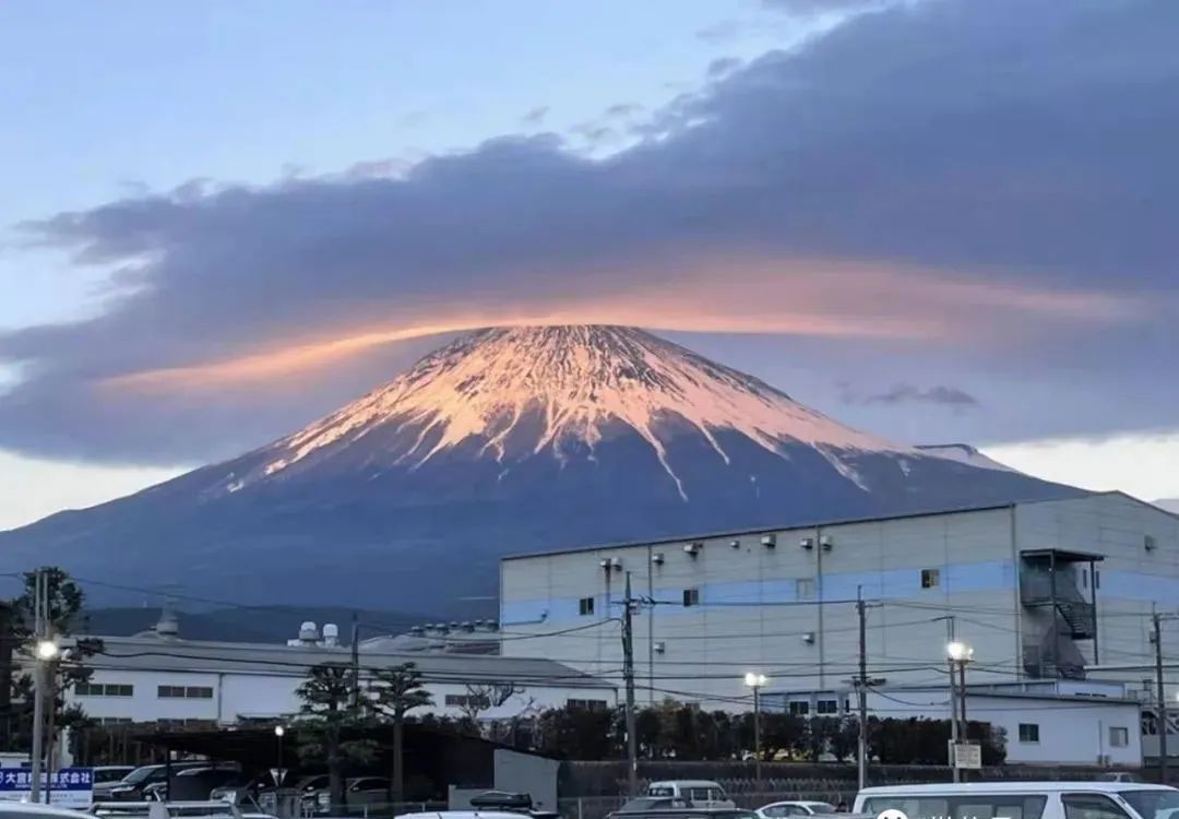 日本火山爆发视频(什么节奏！日本樱岛火山大喷发，烟柱达1200米，有人更担心富士山)