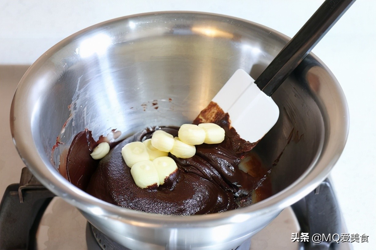 法国松露巧克力(爆好吃巨简单，在家就可以做的黑松露巧克力。看完一遍就会做了)