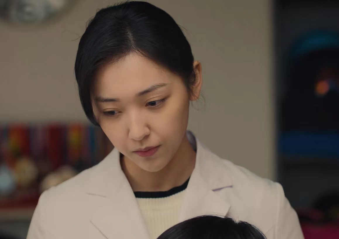 《促醒者》里的90后陈昊蓝,长着一张江珊的脸,演技更是一绝