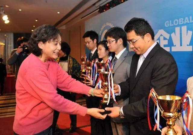 高考首位女状元：语文差1分满分，作文登人民日报，现发展如何？