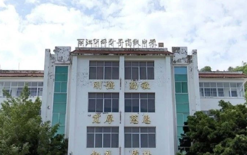 拼命三娘张桂梅校长感动身边人，领导：我们决不能捧着骨灰宣传您