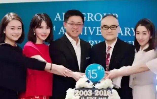 卓越地产集团李华身价700亿，娇妻小21岁曾涉刘强东案