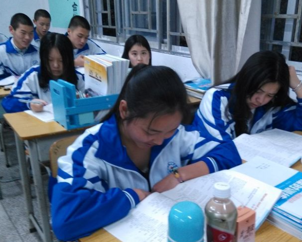 “双减”政策实施后，公立与私立学校差距显现，有家长表示后悔