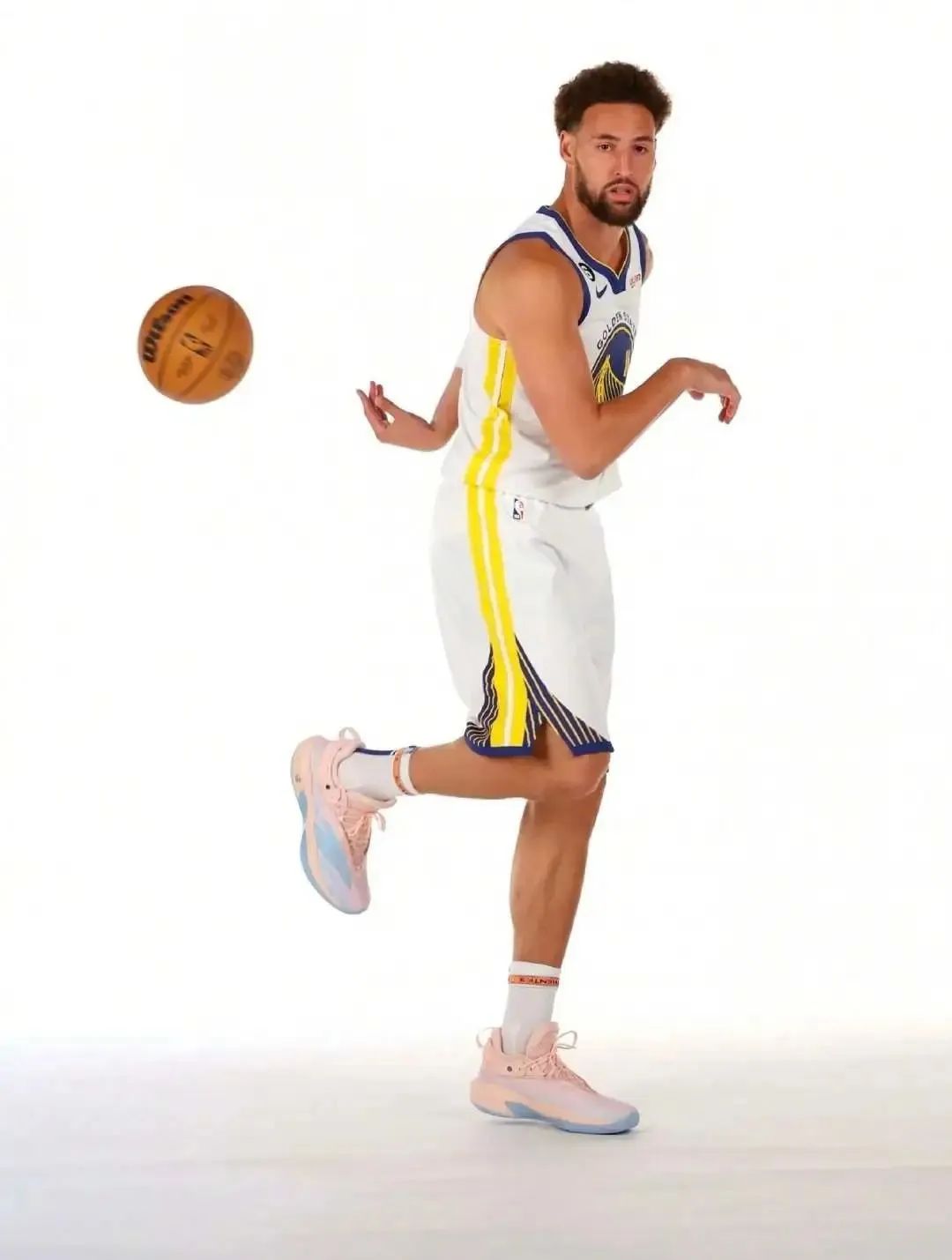 nba球鞋的牌子有哪些（NBA新赛季媒体日球鞋全盘点-眼花缭乱，惊喜不断）