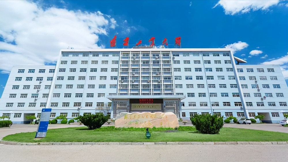 国内一所双非大学，位于港口，当地认可度高，有企业扶持易就业