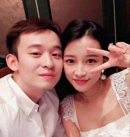 杨鸣唐佳良恋爱多少年("英年早婚"的五位男星,巅峰时期官宣恋情,婚后