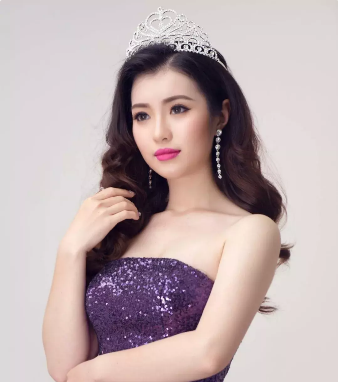 2017年，与马云对话的越南大学校花吴庆玲，如今已毕业考虑从商