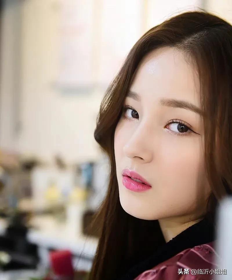 李承利,青春靓丽的性感美少女,温柔惊艳的混血神颜,太有魅力啦