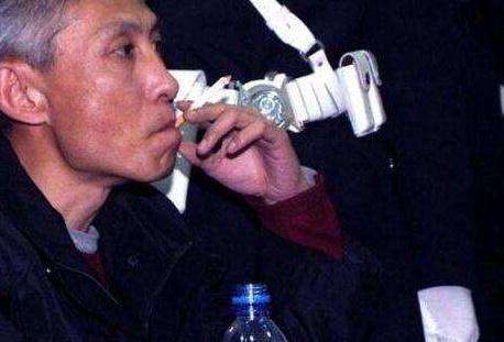 东北"教父"刘涌:与警察枪战,抽刘德华耳光,被捕时吞药自杀