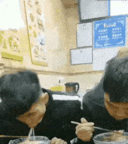 女同事发来消息，我一直没看明白，她说：你试试反过来念
