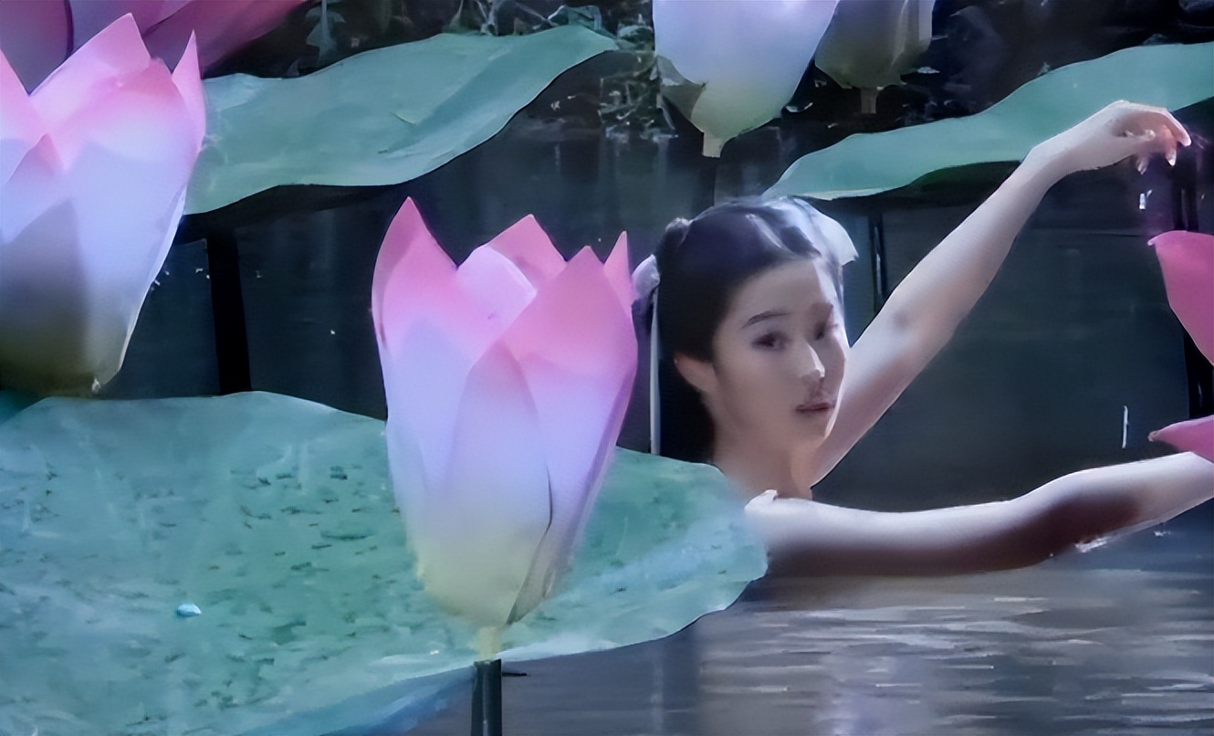 而有的则跟新版赵灵儿那般效果,让人恨不得摁在水里,别出来刺激观众的