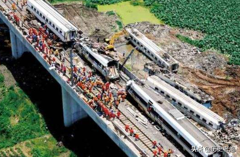 故事：10年前，温州动车事故中幸存下来的小伊伊，如今怎么样了