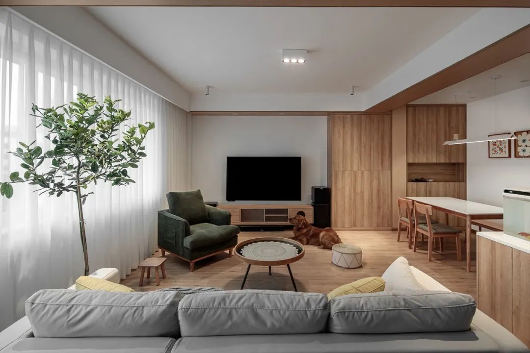 爆改70m²独居之家：原木+留白的温馨屋，一进门就是满满幸福感