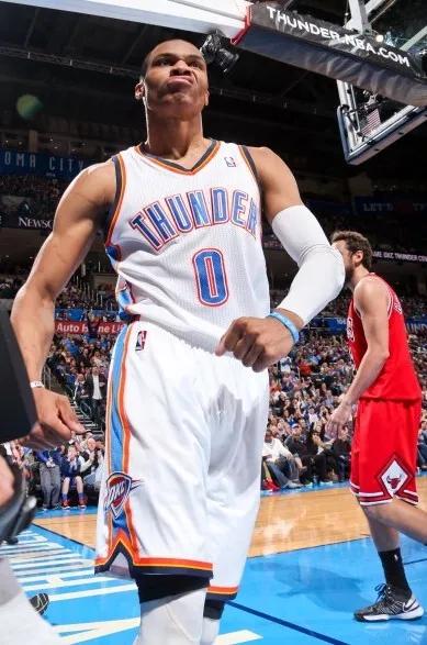 威少如愿成为高顺位新秀,并在处子赛季得到15