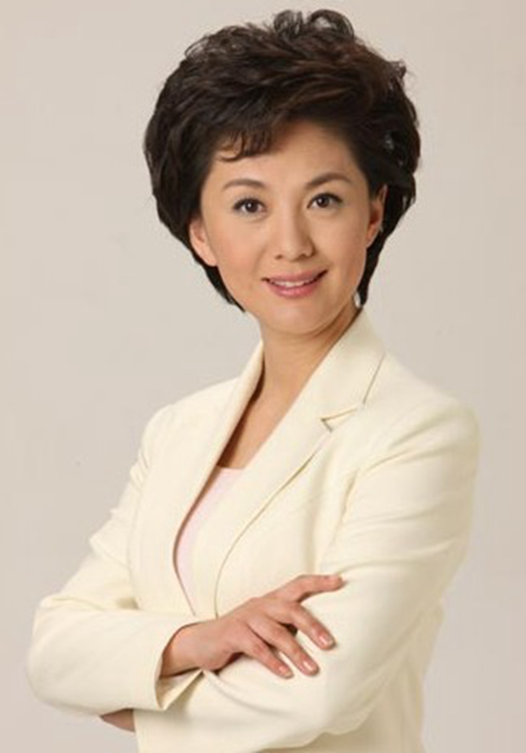 "央视十佳主持人"海霞:28岁嫁大11岁清华教授,风光背后有心酸