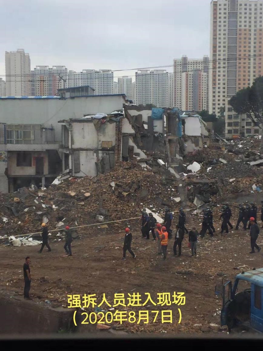 征收部门强拆，法院判决违法，赔偿给的太低，法院再次发回重审