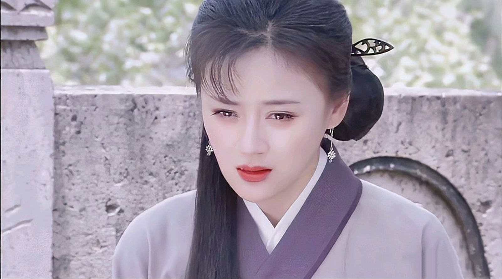 刚出道惊为天人，红了却灵气全无，娱乐圈就这么毁美人？