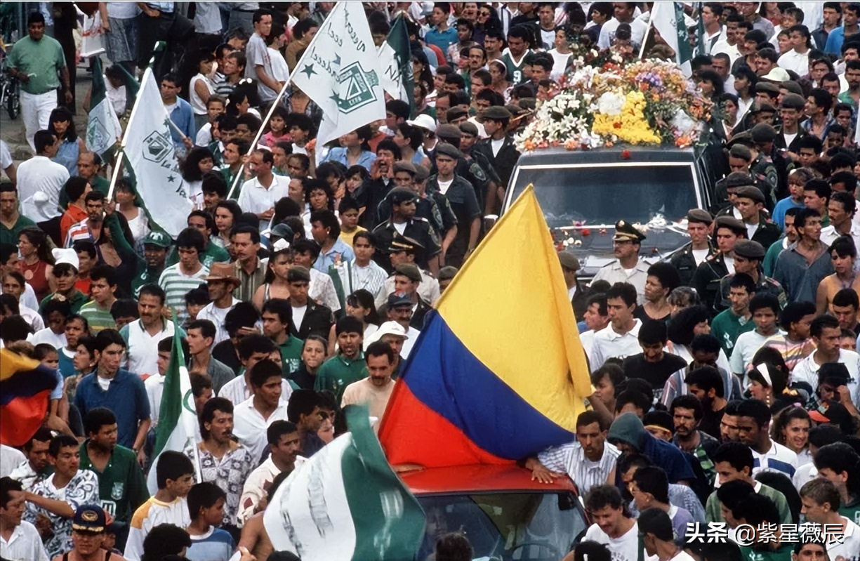 哥伦比亚有进世界杯吗(94年世界杯，哥伦比亚埃斯科巴把球踢进自家门，回国后遭12枪杀害)