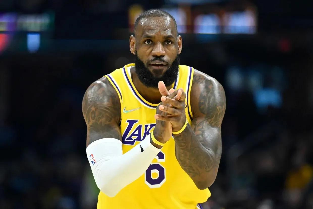 詹姆斯拿到了几次全明星赛mvp（美媒将詹姆斯和乔丹的各项荣誉数据进行详细对比，谁才是第一人）