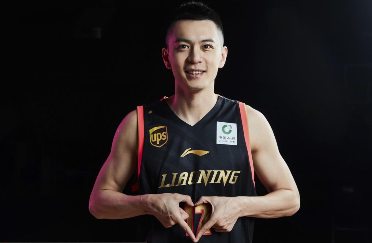 篮球杨鸣裆部(篮球儒帅杨鸣:白马少年到暴躁老哥,当主帅后却传出对